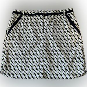 Nivo white w/ lime & navy geometric golf Skort. Like new Size 10 with pockets